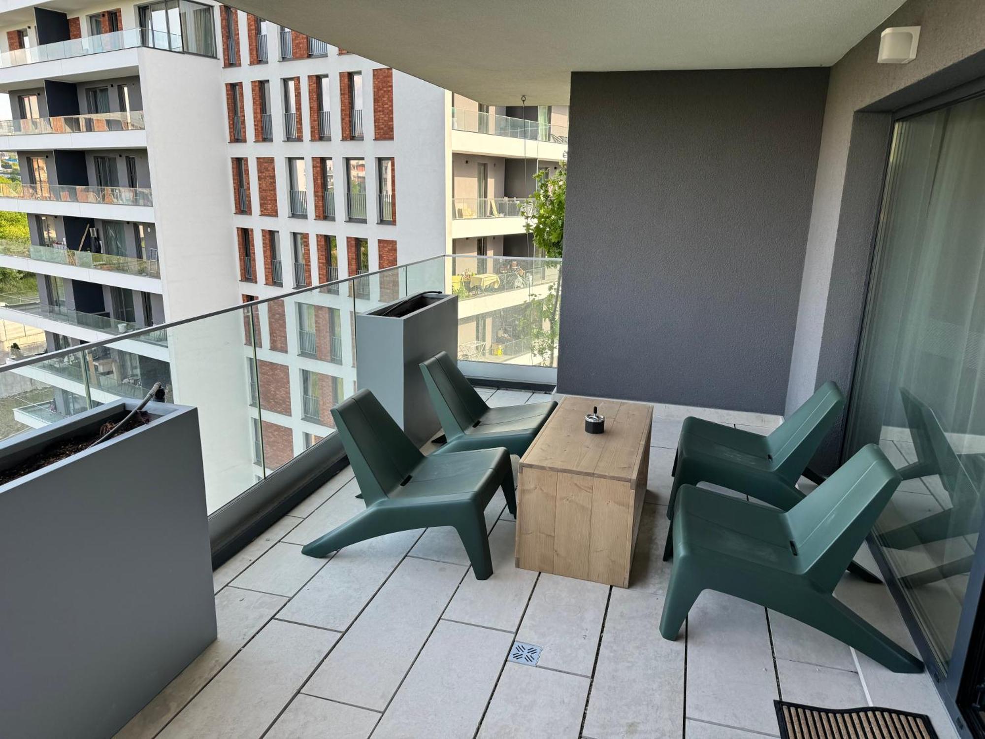 Apartment Cozy Two Bedroom *